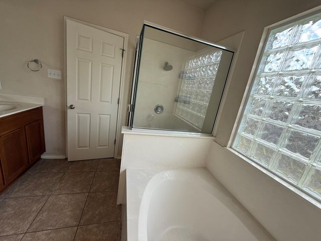 1514 Kothman DR, Hutto, TX 78634