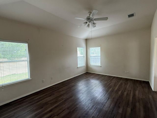 1514 Kothman DR, Hutto, TX 78634
