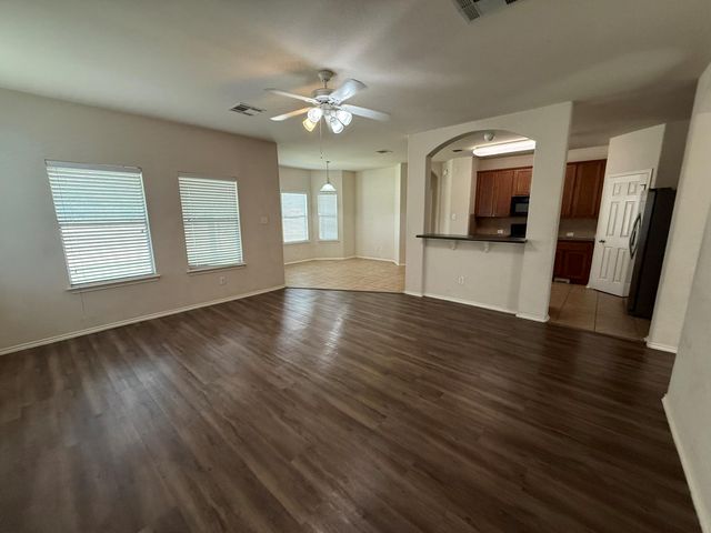 1514 Kothman DR, Hutto, TX 78634