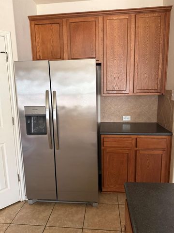 1514 Kothman DR, Hutto, TX 78634