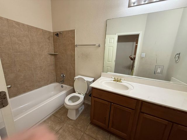 1514 Kothman DR, Hutto, TX 78634