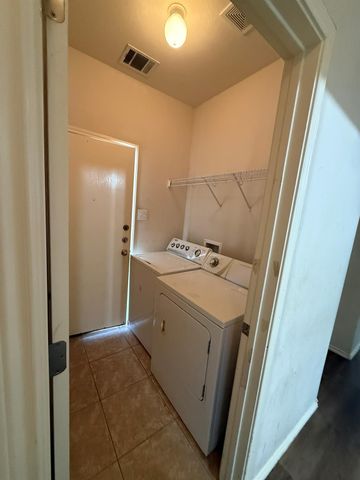 1514 Kothman DR, Hutto, TX 78634