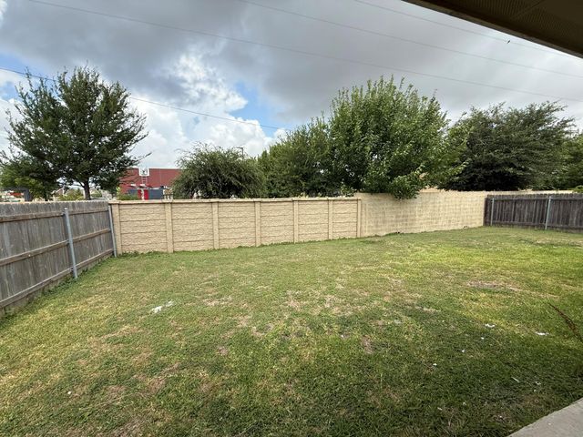 1514 Kothman DR, Hutto, TX 78634