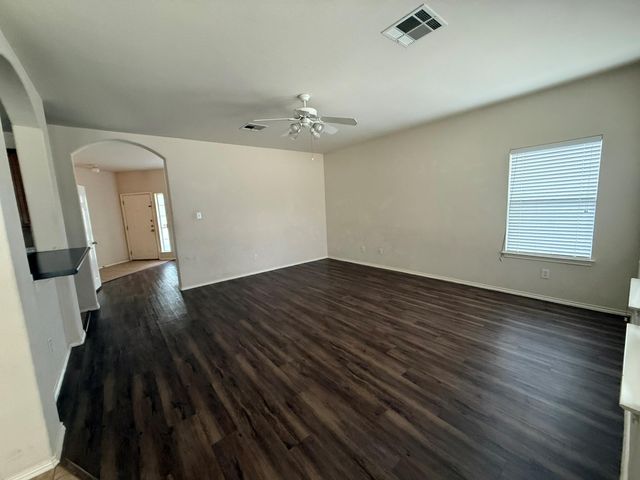 1514 Kothman DR, Hutto, TX 78634