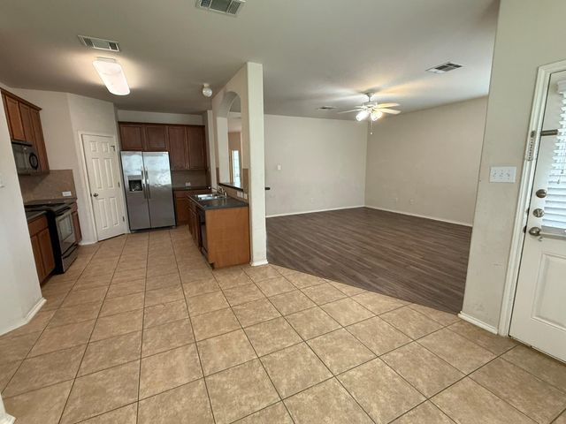 1514 Kothman DR, Hutto, TX 78634