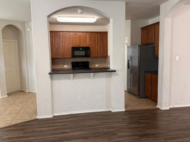 1514 Kothman DR, Hutto, TX 78634