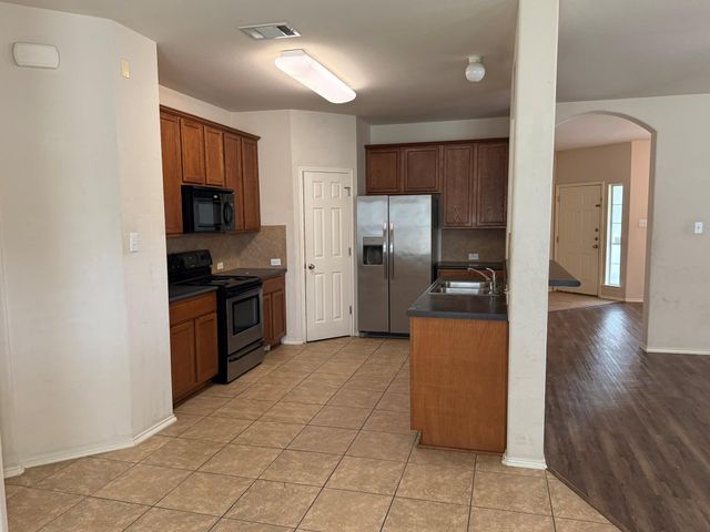 1514 Kothman DR, Hutto, TX 78634