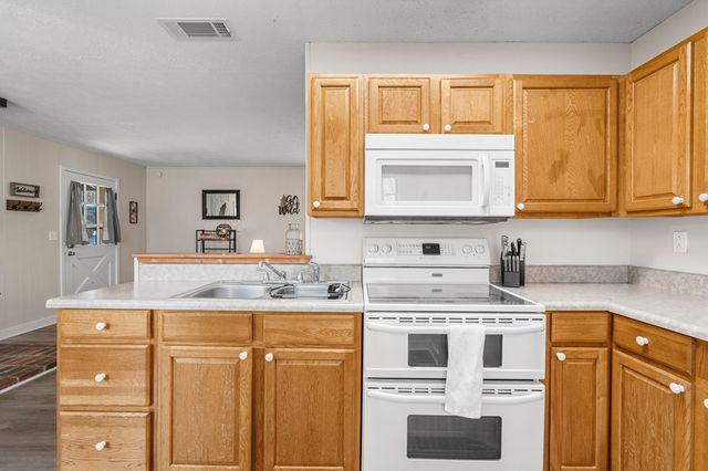 207 Westgate Circle, Pine Mountain, GA 31822