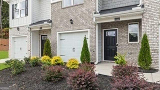 2072 Crossing Road, Stone Mountain, GA 30088