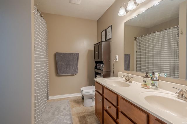 4893 Penrose Drive, Newburgh, IN 47630