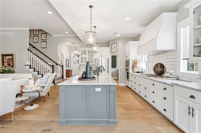 10501 W 160th Street, Overland Park, KS 66221