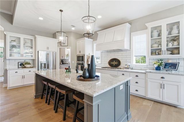 10501 W 160th Street, Overland Park, KS 66221