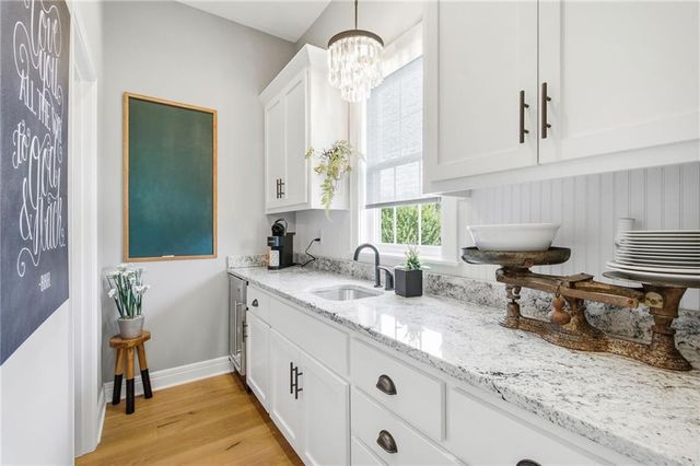 10501 W 160th Street, Overland Park, KS 66221
