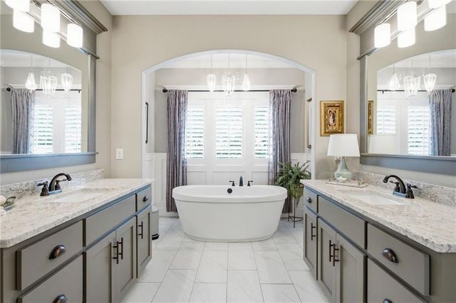 10501 W 160th Street, Overland Park, KS 66221