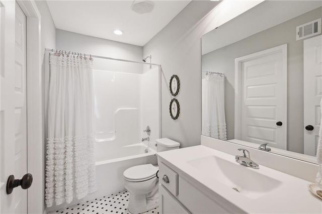 10501 W 160th Street, Overland Park, KS 66221