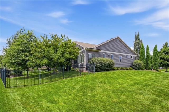 10501 W 160th Street, Overland Park, KS 66221