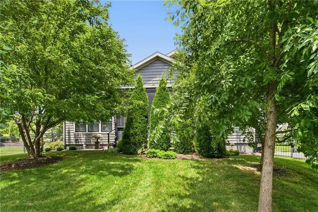 10501 W 160th Street, Overland Park, KS 66221