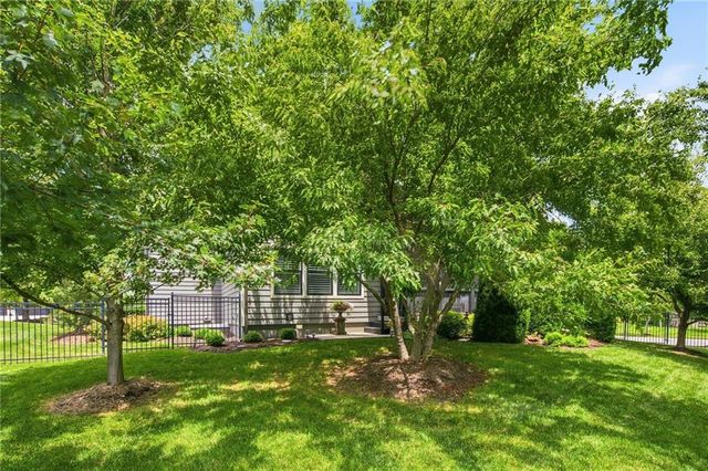 10501 W 160th Street, Overland Park, KS 66221