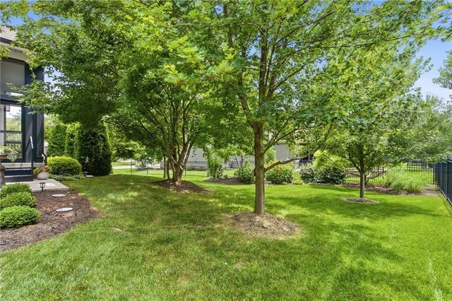 10501 W 160th Street, Overland Park, KS 66221