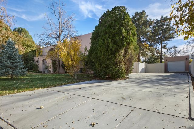 720 Lamp Post Circle SE, Albuquerque, NM 87123