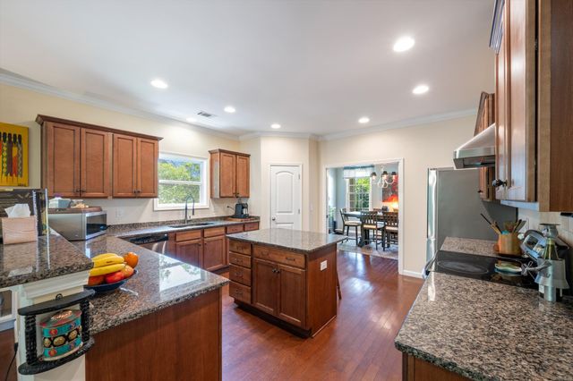 600 Collinscrest Ct, Nashville, TN 37221