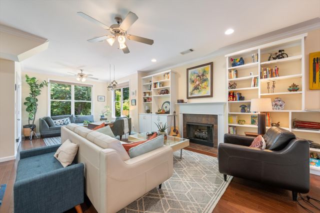 600 Collinscrest Ct, Nashville, TN 37221