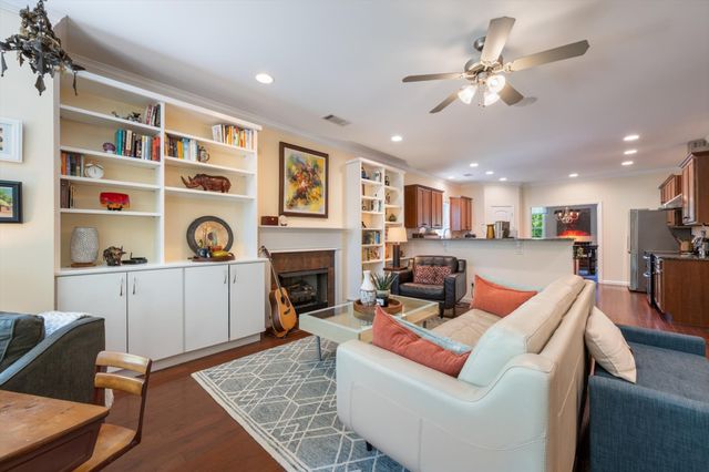 600 Collinscrest Ct, Nashville, TN 37221