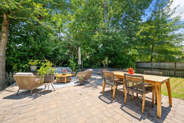 600 Collinscrest Ct, Nashville, TN 37221