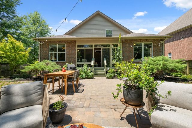 600 Collinscrest Ct, Nashville, TN 37221