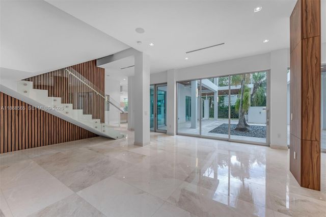 9101 SW 69th Ct, Pinecrest, FL 33156