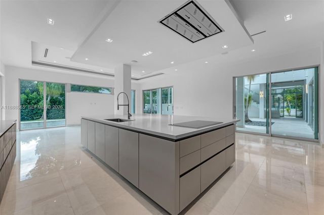 9101 SW 69th Ct, Pinecrest, FL 33156