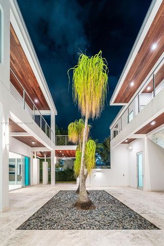 9101 SW 69th Ct, Pinecrest, FL 33156