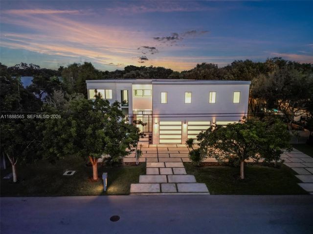 9101 SW 69th Ct, Pinecrest, FL 33156