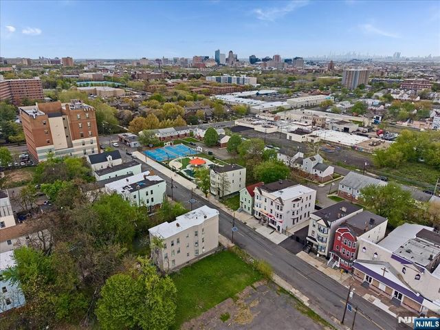 580 Hunterdon Street, Newark, NJ 07108