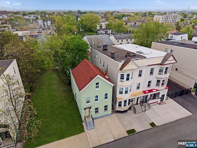 580 Hunterdon Street, Newark, NJ 07108