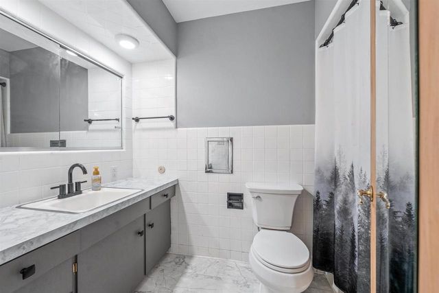 1530 W 7TH AVENUE, Oshkosh, WI 54902