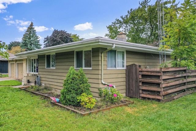 1530 W 7TH AVENUE, Oshkosh, WI 54902