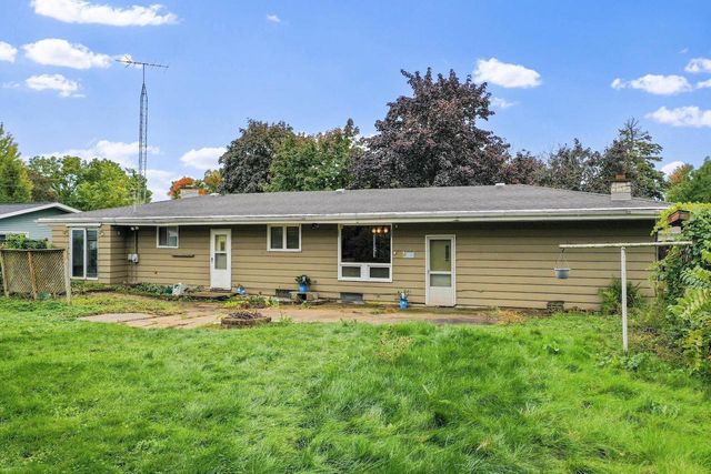 1530 W 7TH AVENUE, Oshkosh, WI 54902
