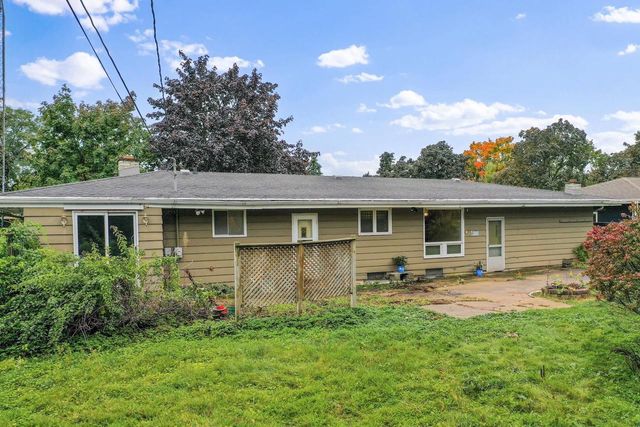 1530 W 7TH AVENUE, Oshkosh, WI 54902