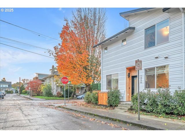 1490 Se IVON St, Portland, OR 97202