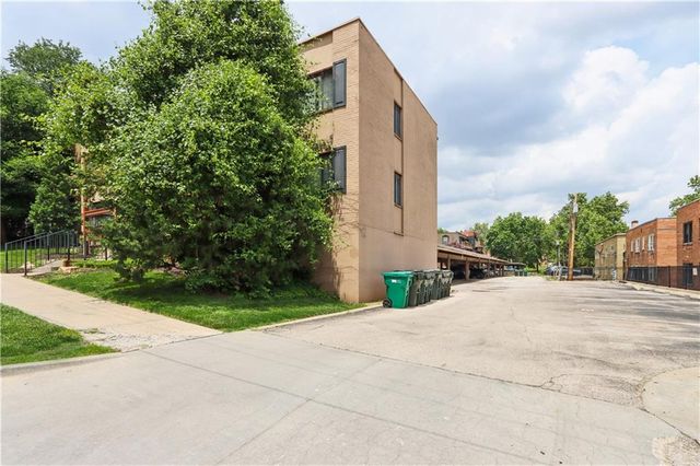 4537 Holly Street 205, Kansas City, MO 64111