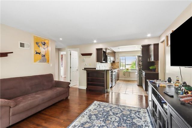 4537 Holly Street 205, Kansas City, MO 64111