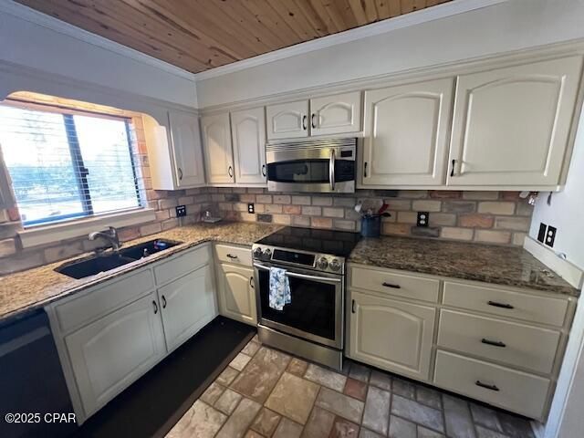 711 Bluefish Drive, Panama City, FL 32408