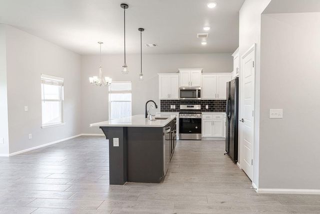 401 Nest Drive, Yukon, OK 73099