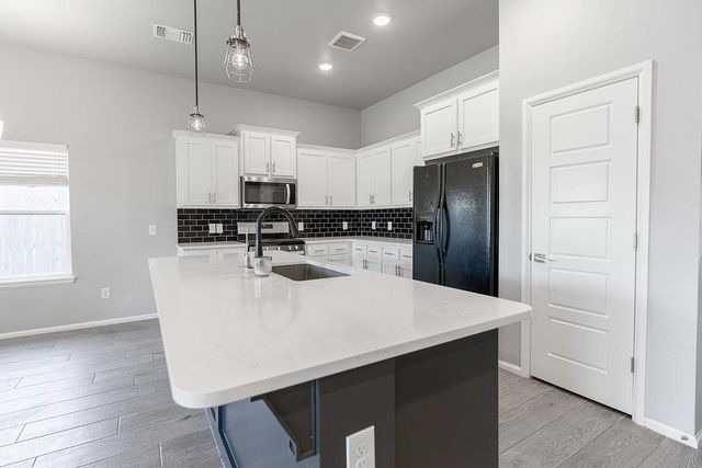 401 Nest Drive, Yukon, OK 73099