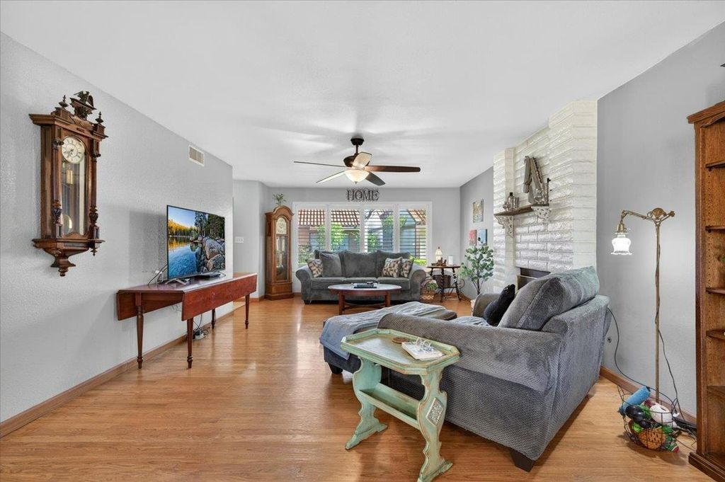 Image 10 of property listing at 1767 W Santa Ana Avenue, Fresno, CA 93705