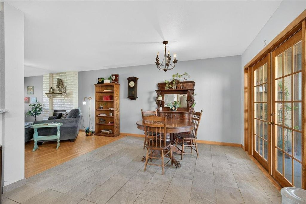 Image 12 of property listing at 1767 W Santa Ana Avenue, Fresno, CA 93705
