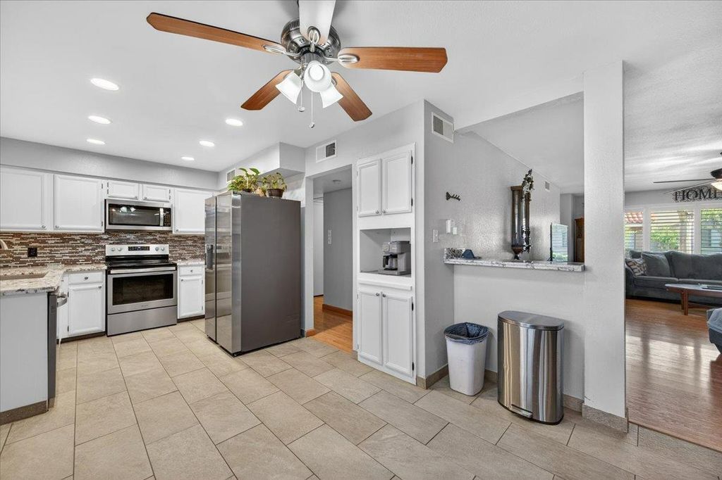 Image 13 of property listing at 1767 W Santa Ana Avenue, Fresno, CA 93705