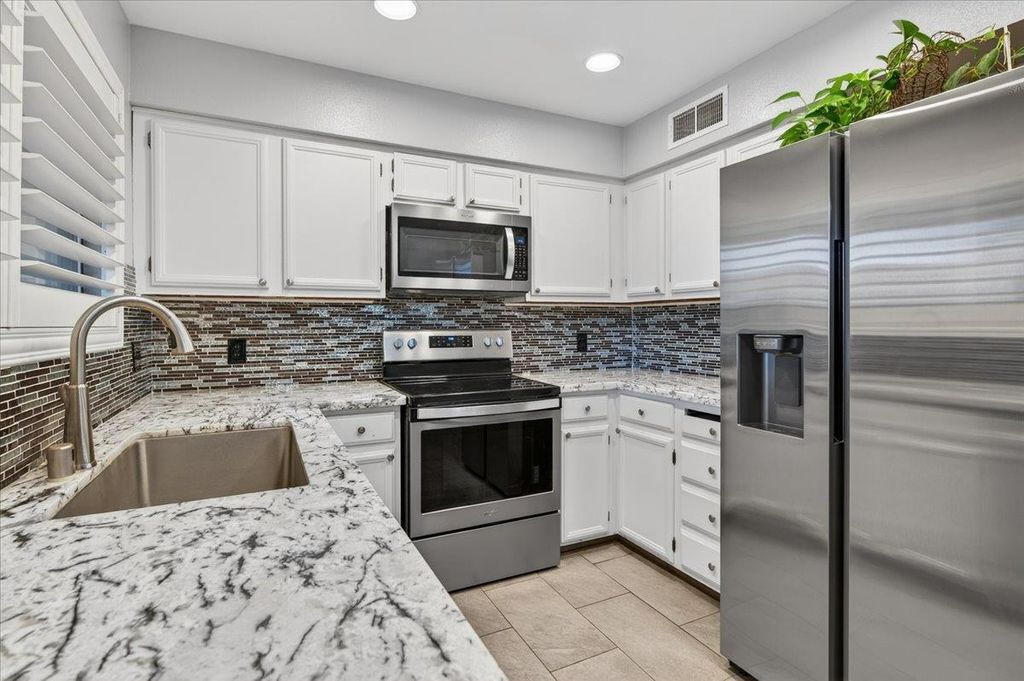 Image 15 of property listing at 1767 W Santa Ana Avenue, Fresno, CA 93705