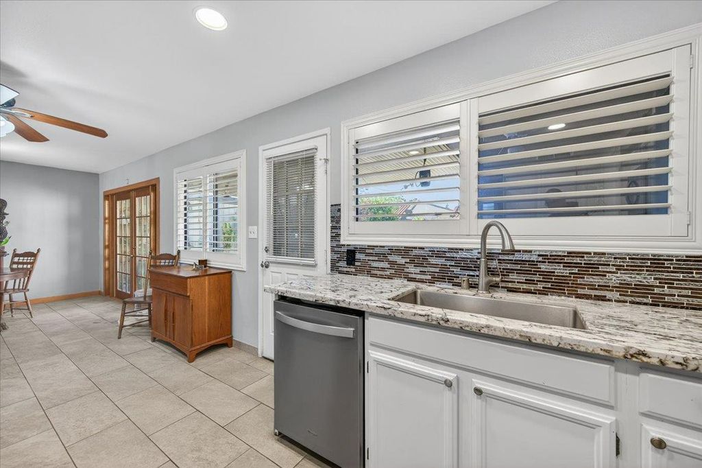 Image 16 of property listing at 1767 W Santa Ana Avenue, Fresno, CA 93705
